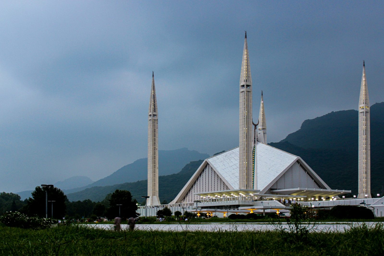 Faisal Mosque in Islamabad against the Margalla Hills at dusk